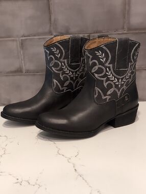 Like New. Sterling River Dark Grey Embroidered Western Ankle Boots